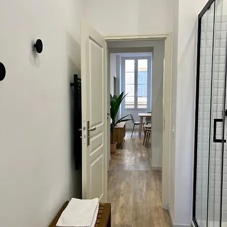 3 Pieces A Apartment