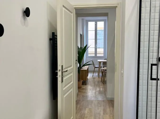 3 Pieces A Apartment